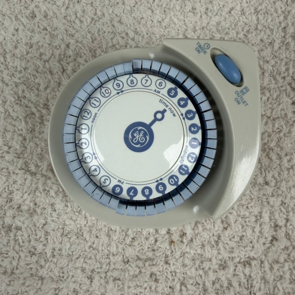 GE 24-Hour Mechanical Indoor Plug-In Timer GE5101N White Gray Analog Outlet